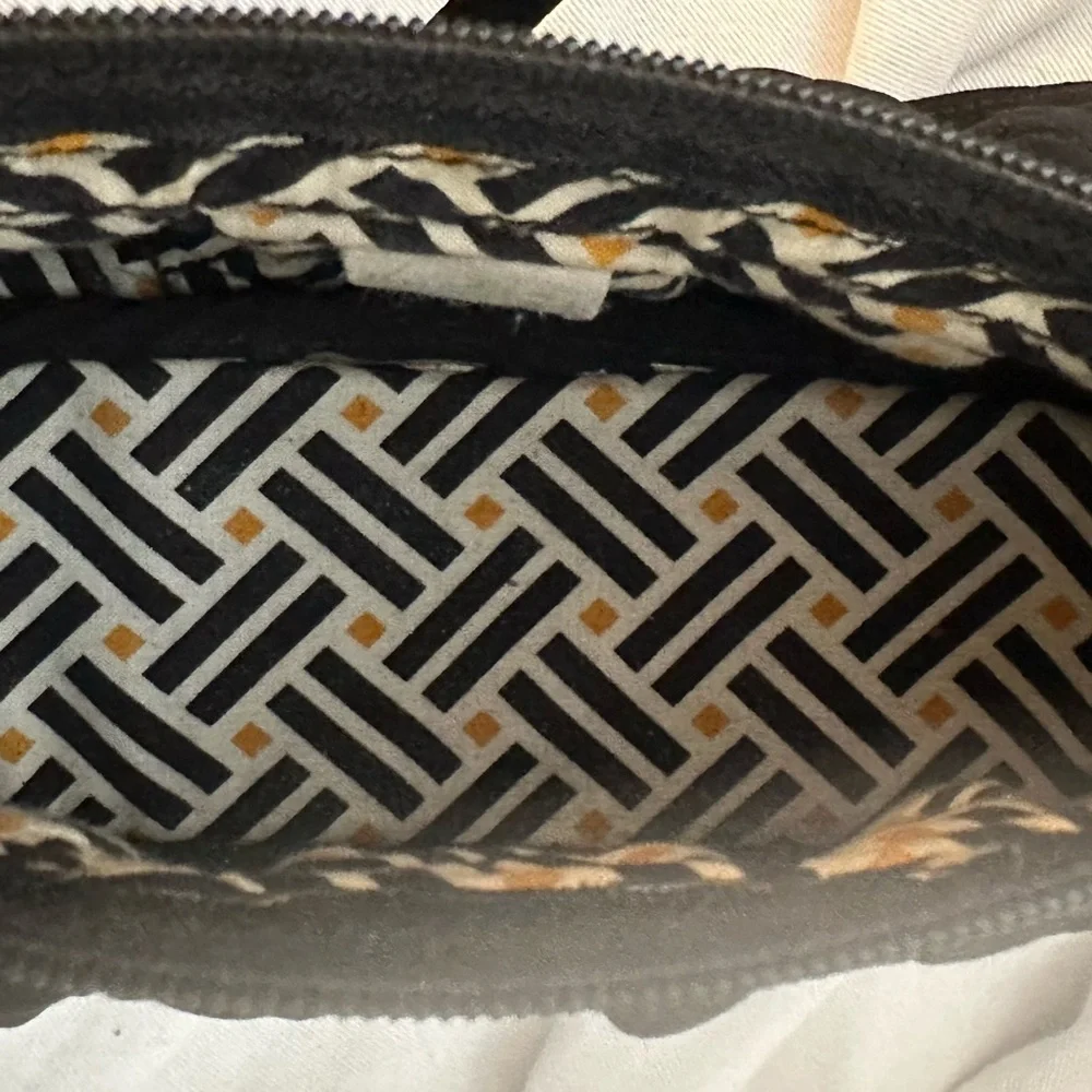 Black Vera Bradley Purse NWOT. - Picture 3 of 4